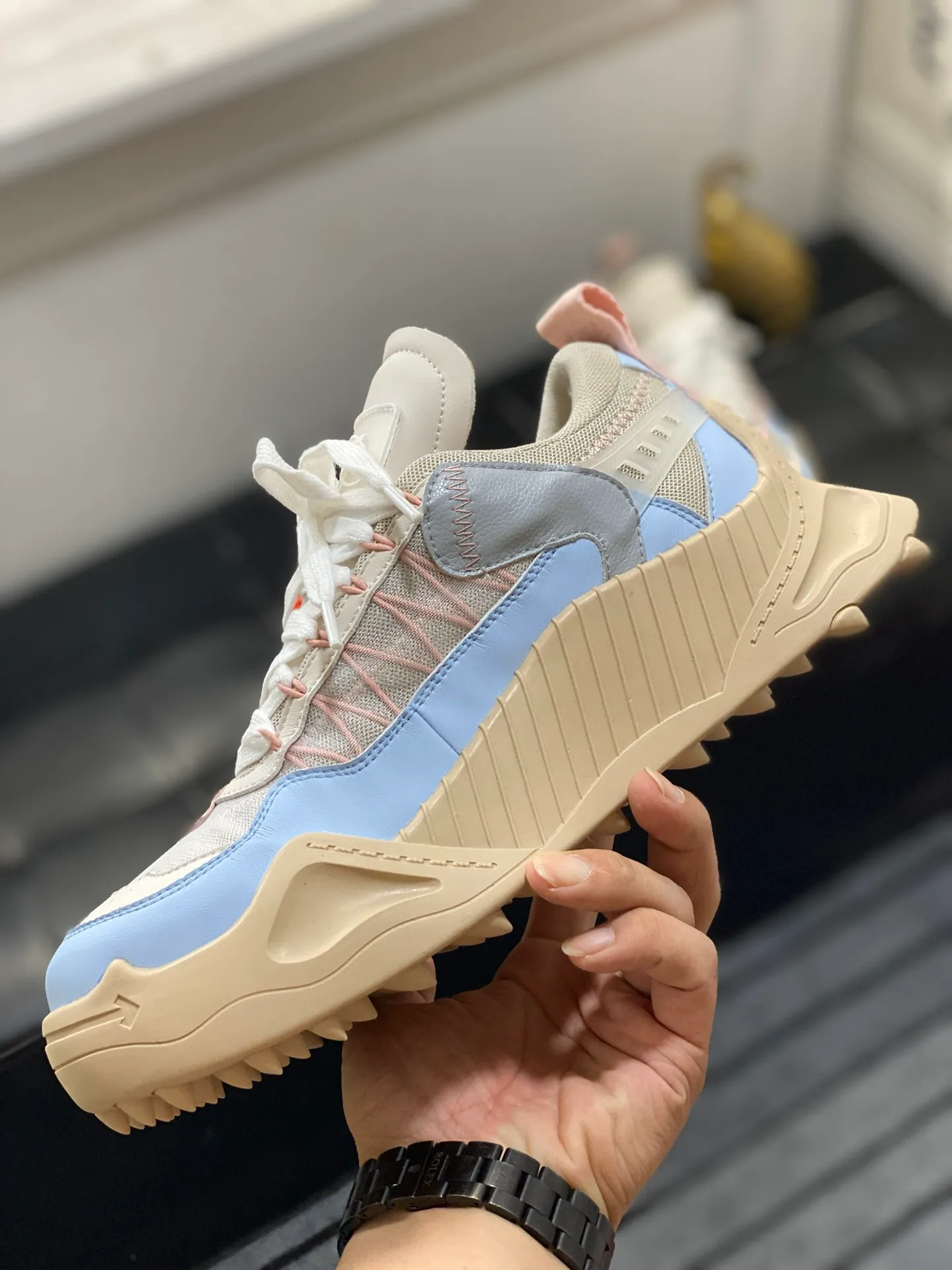 Men's Men's Shoes💰480🌼【New Style】High-end Boutique-🤷‍♂🤷‍♂OFF-WHITE x Air Jordan 】1 The joint shoe has been highly concerned by everyone since its design. The new shoe is shown in the popular Chicago bull white and yellow LOGO color scheme. The shoe body is made of cowhide, cow suede, and other materials. In addition to the X hidden on the inside of the leather, the oversized Swoosh, OFF-WHITE for Nike, Air Jordan 1 birth information and AIR are displayed on both sides of the shoe. The iconic details of OFF-WHITE can be seen on the sole and insole. You can choose a pair if you like the style. Code: 39-44 (45 can be customized